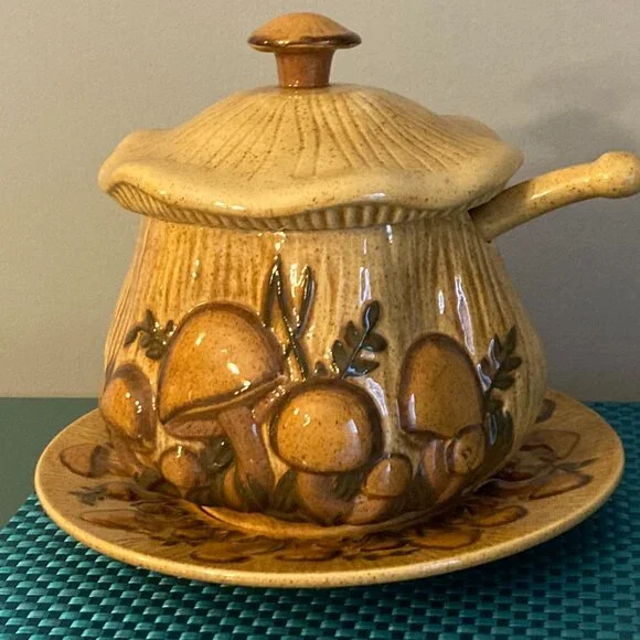 3D Mushroom Shapes Ceramic Serving Bowl Soup Tureen With Ladle and Plate 4 PcSet
